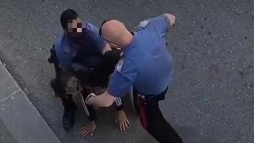 L’uomo colpito con un calcio in faccia dal carabiniere è stato arrestato per avere spaccato i denti alla moglie – Video