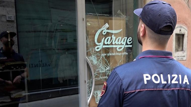 Pisa, spaccata in un negozio in Borgo: subito arrestati in Corso Italia