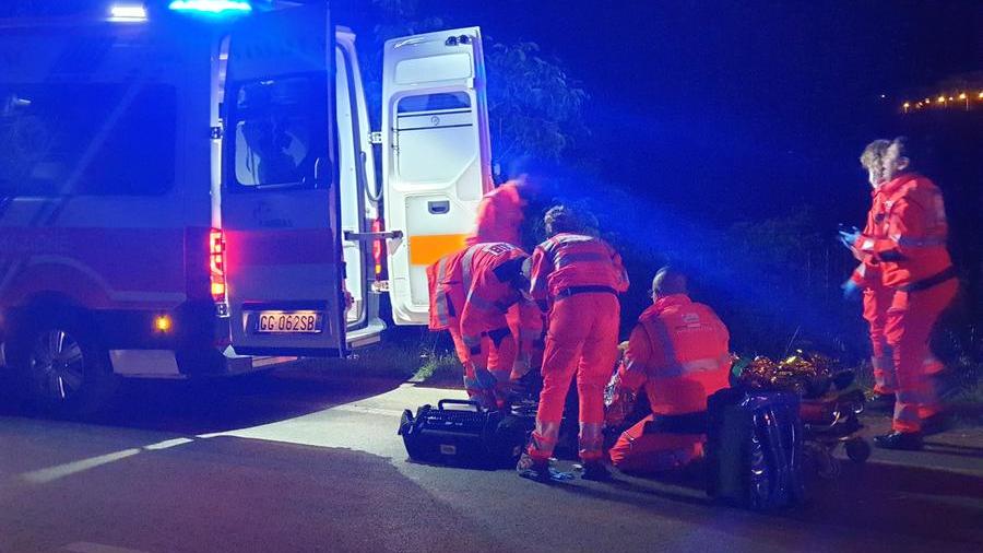 Vani i tentativi di soccorrere la vittima, che aveva 35 anni ed era di Sassari <em>(foto Ivan Nuvoli)</em>