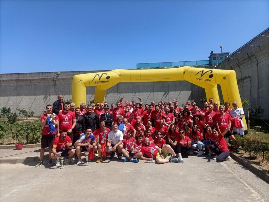 A Nuchis la libertà è una maglietta rossa e una corsa sulla strada giusta