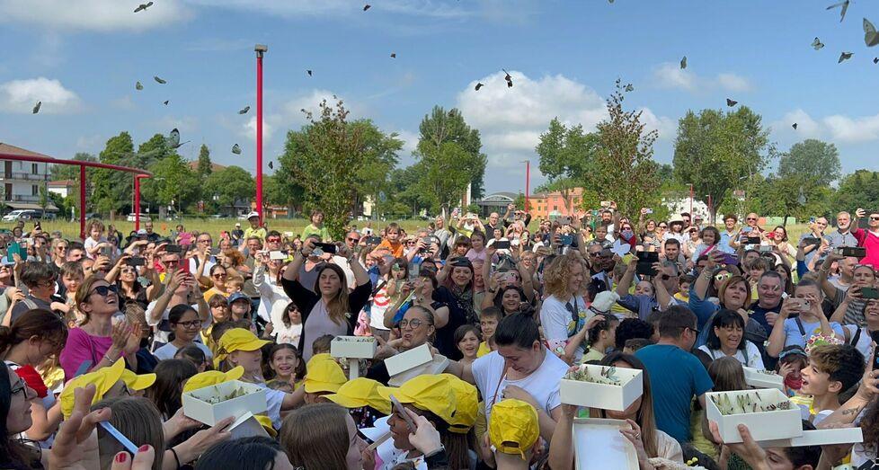 Carpi Mille farfalle in volo a colorare la Cappuccina Grande festa nel parco 