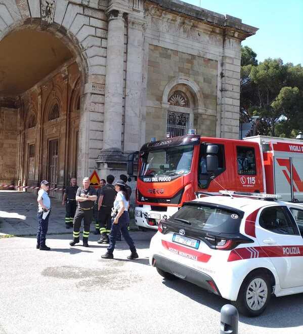 Pompieri e municipale alla Barriera Margherita (foto Stefanini)
