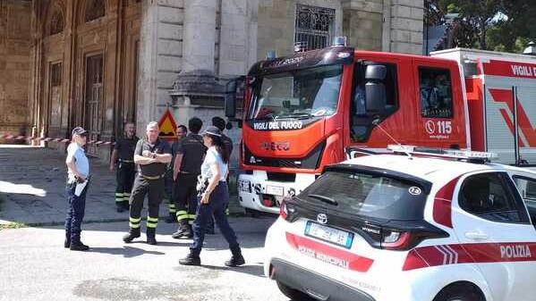 Pompieri e municipale alla Barriera Margherita (foto Stefanini)