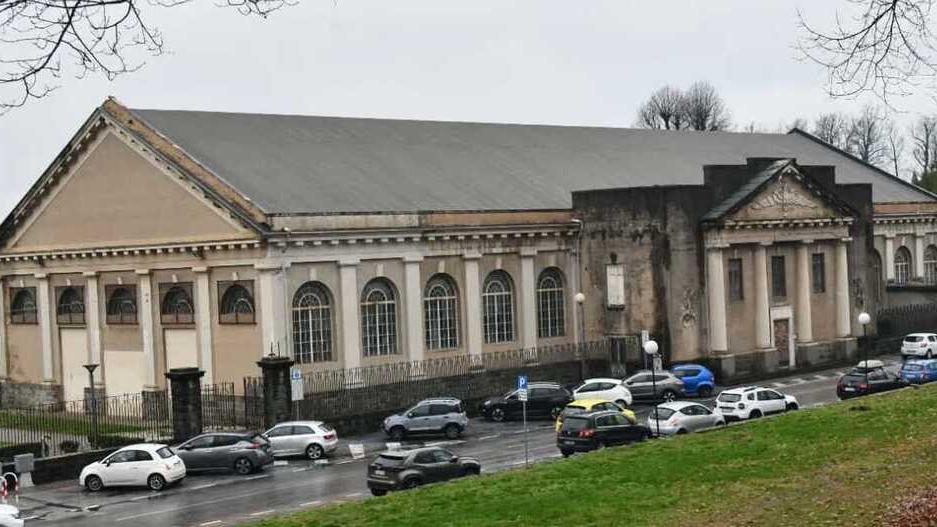 La facciata della palestra sotto le Mura