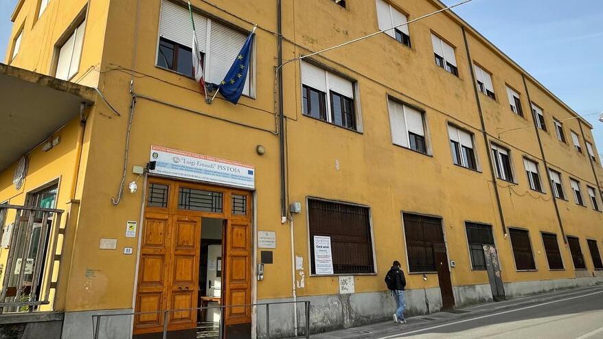 Nella foto di Nucci l’istituto Einaudi di viale Pacinotti a Pistoia