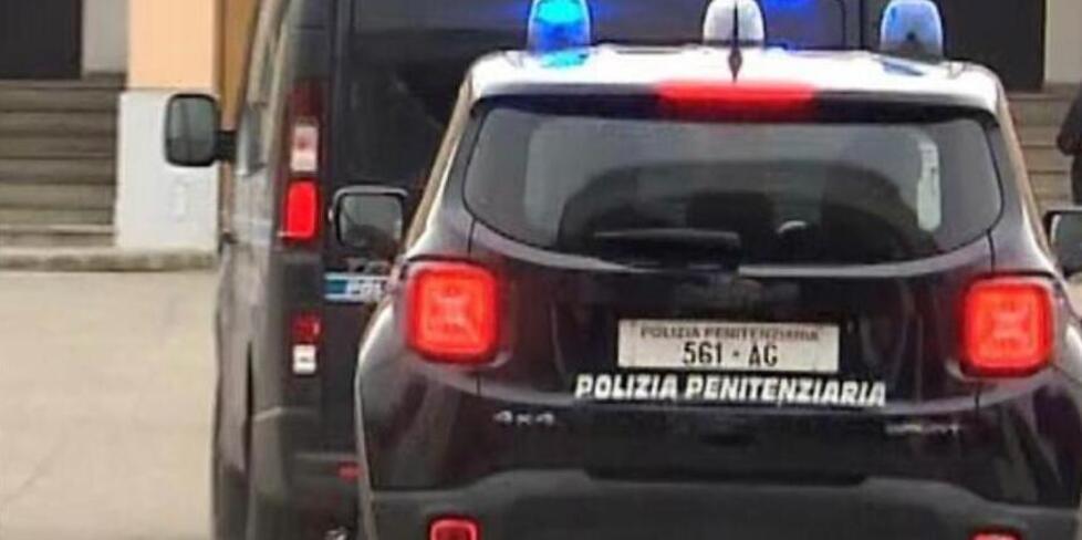 Ferrara, ex medico del carcere a processo: corruzione per i falsi certificati