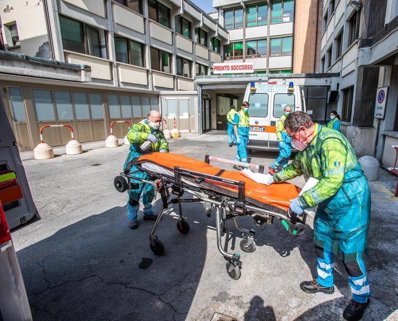 Nella foto di Nucci l’ingresso del pronto soccorso all’ospedale di Pescia
