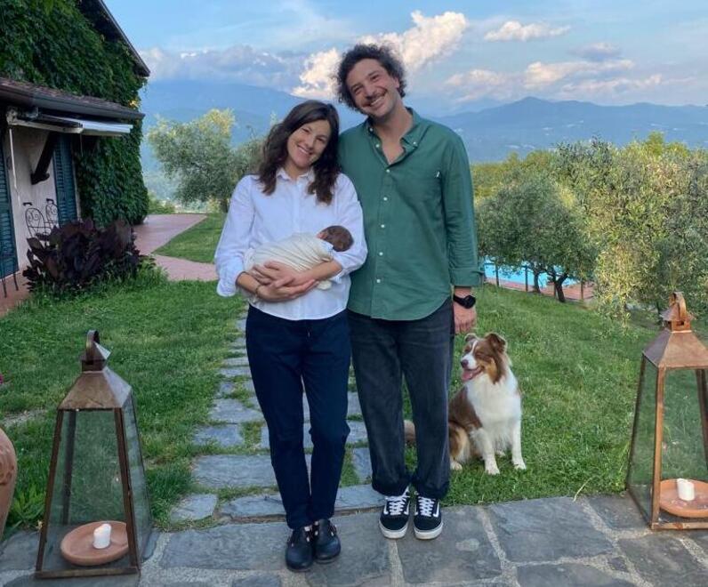 Lucia, Ludovico e Filippo Sica con il cane Nairobi