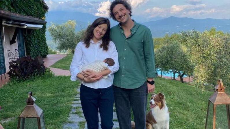 Lucia, Ludovico e Filippo Sica con il cane Nairobi