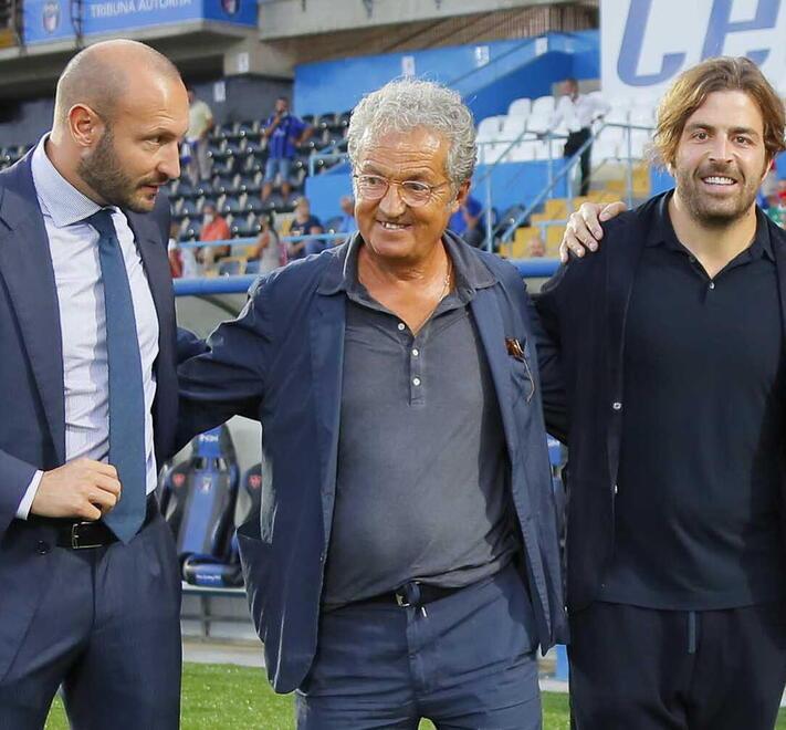 Giuseppe Corrado Il presidente del Pisa insieme al Ds Claudio Chiellini e al Dg Giovanni Corrado (Muzzi)