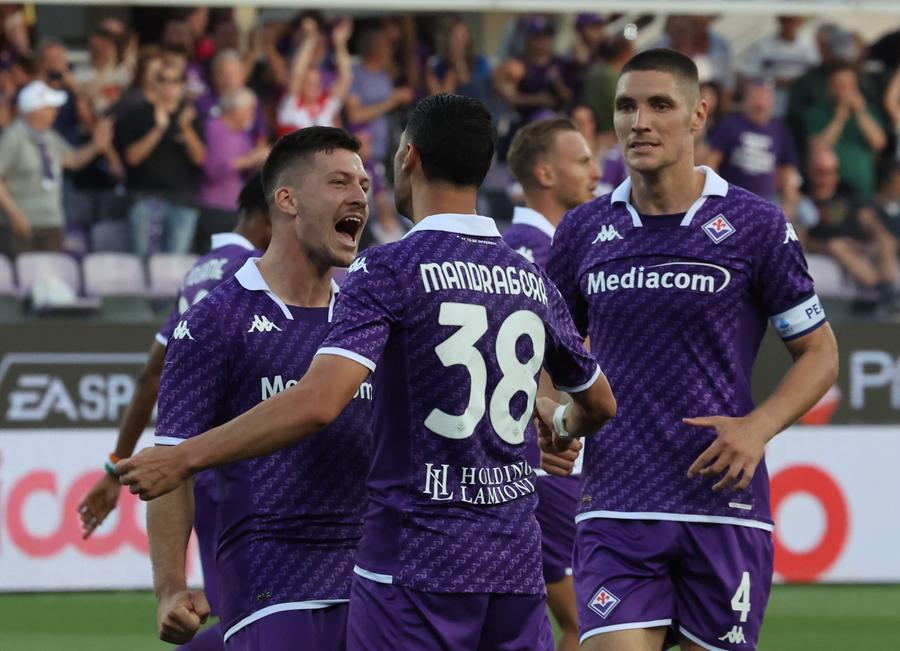 
	L&rsquo;esultanza di Jovic con Mandragora e Milankovic

