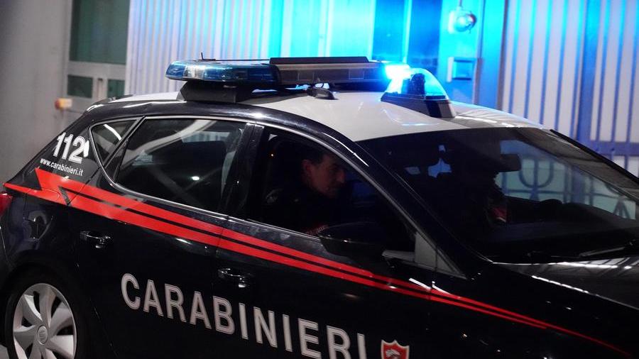 Cecina, vende l’auto a un operaio ma è una truffa: incassa i soldi e scompare