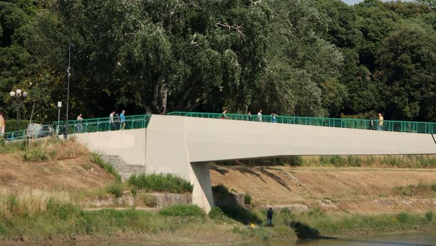 Si butta in Arno e non riemerge, inutili le ricerche