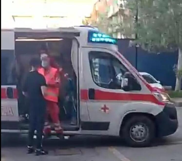 Rissa a bottigliate in stazione a Reggio Emilia: un giovane finisce all’ospedale