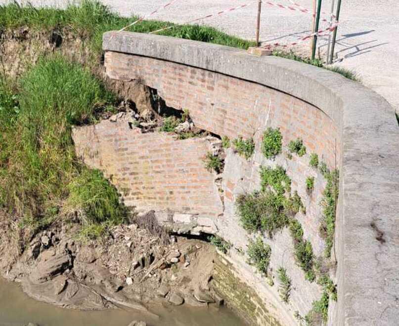 Tamara. L’argine trascina il pontino: «Abbiamo paura a usarlo»