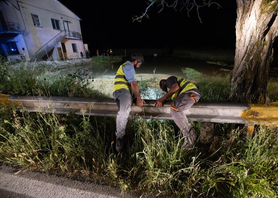 Ostellato. Cede l’argine del Canale Navigabile