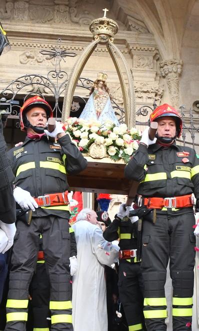 Emozione, lacrime e fiori per la Madonnina delle Grazie a Sassari