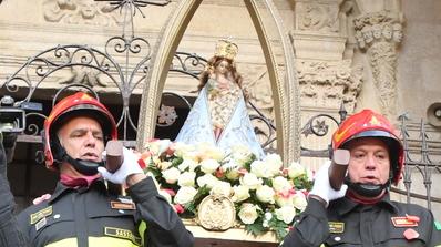 Emozione, lacrime e fiori per la Madonnina delle Grazie a Sassari