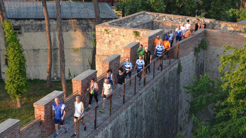 Le Mura storiche si vestono a festa per  celebrare il Giugno Pisano