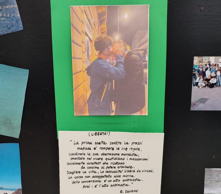 Modena, denuncia all’istituto  Fermi: «Preside censura la foto premiata: inaccettabile decisione omofobica»