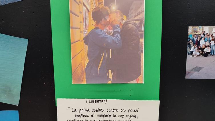 Modena, denuncia all’istituto Fermi: «Preside censura la foto premiata: inaccettabile decisione omofobica»