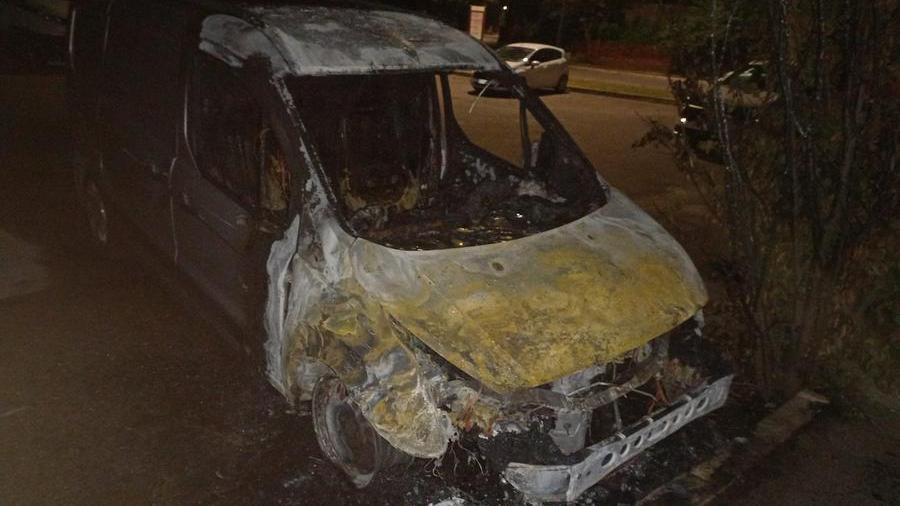 Grosseto, furgone a fuoco in via Giordania