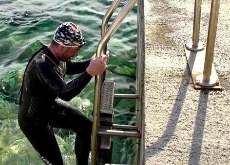 Da Capraia all’Elba, 12 ore in mare aperto per difendere i cetacei
