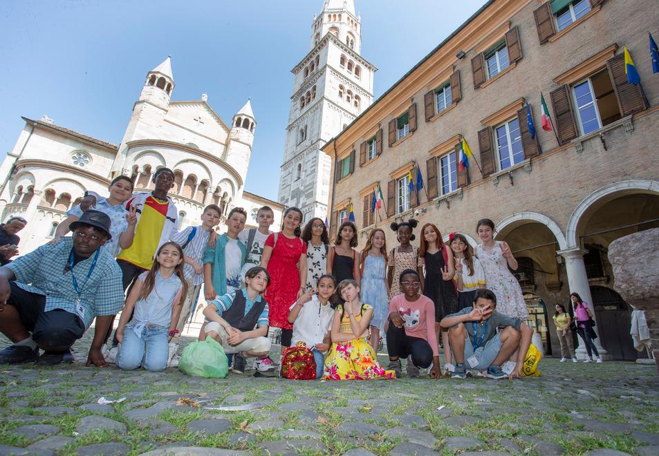Modena Il ballo di libertà delle scuole Gramsci 