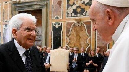 Mattarella dona alla Romagna il premio ricevuto dal Papa
