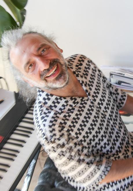 Abbabula scopre le sue carte: tra gli assi Bollani e Mannarino 