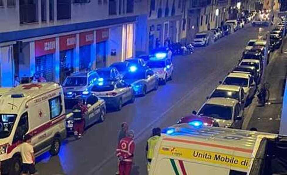 Firenze, notte di violenza nell’ex hotel: si getta del terzo piano per sfuggire agli aggressori