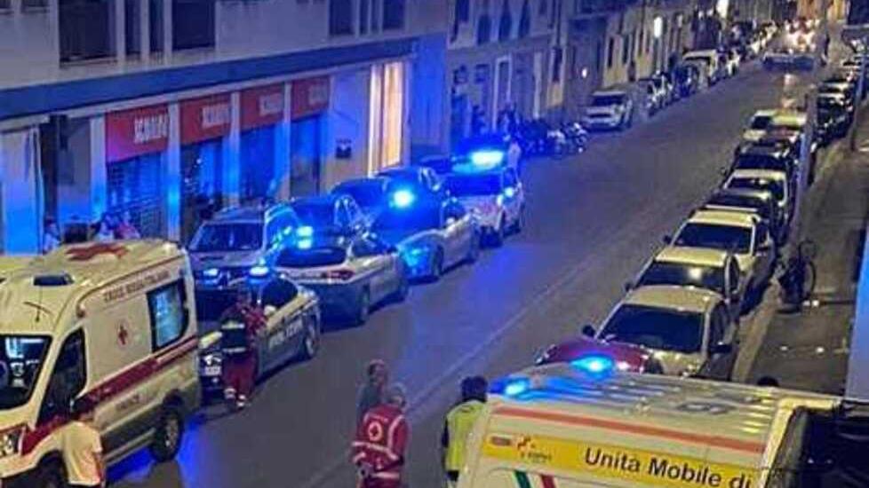 Firenze, notte di violenza nell’ex hotel: si getta del terzo piano per sfuggire agli aggressori