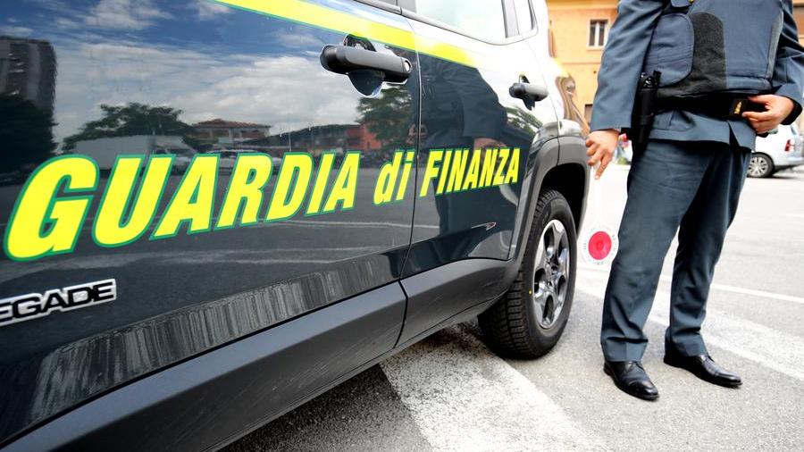 Sequestrati 700 chili di droga, dieci arrestati a Firenze: coinvolto anche un commercialista