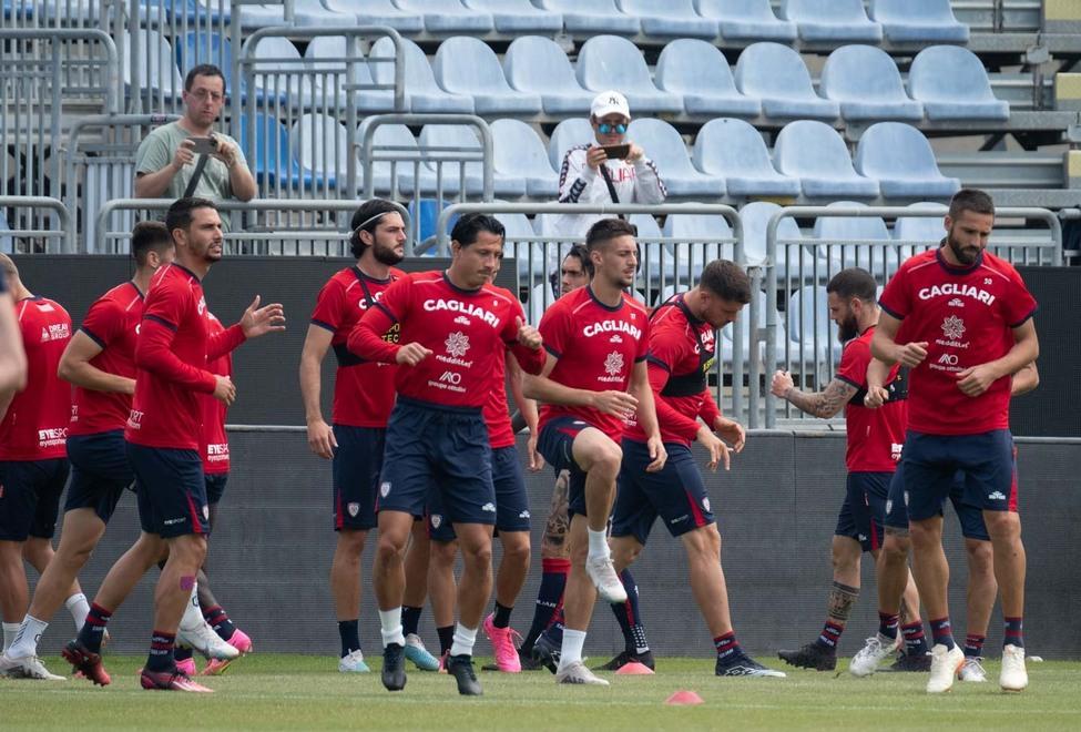 In sedicimila per spingere il Cagliari verso la serie A