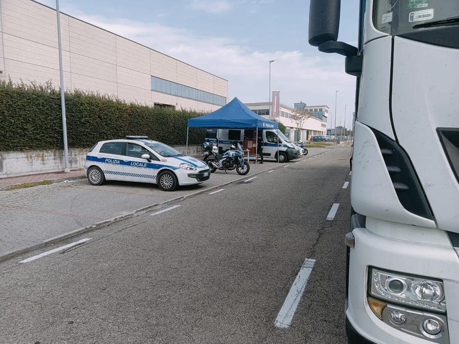 Guida un tir, da due anni era senza patente
