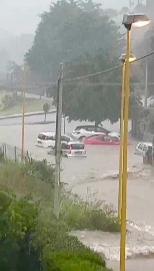 Nubifragi nel Sassarese e in Gallura: case evacuate, strade sommerse da fiumi di acqua e fango