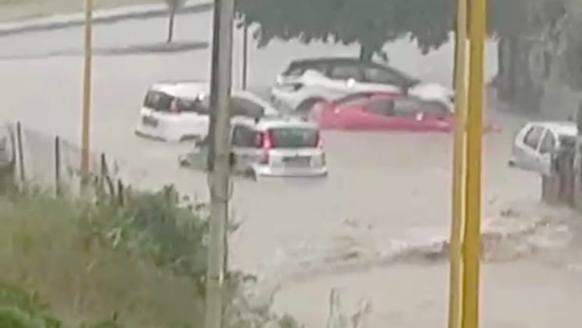 Nubifragi nel Sassarese e in Gallura: case evacuate, strade sommerse da fiumi di acqua e fango