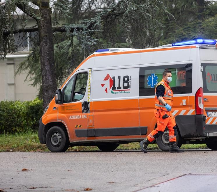 Modena, schianto auto–moto all’incrocio&nbsp;