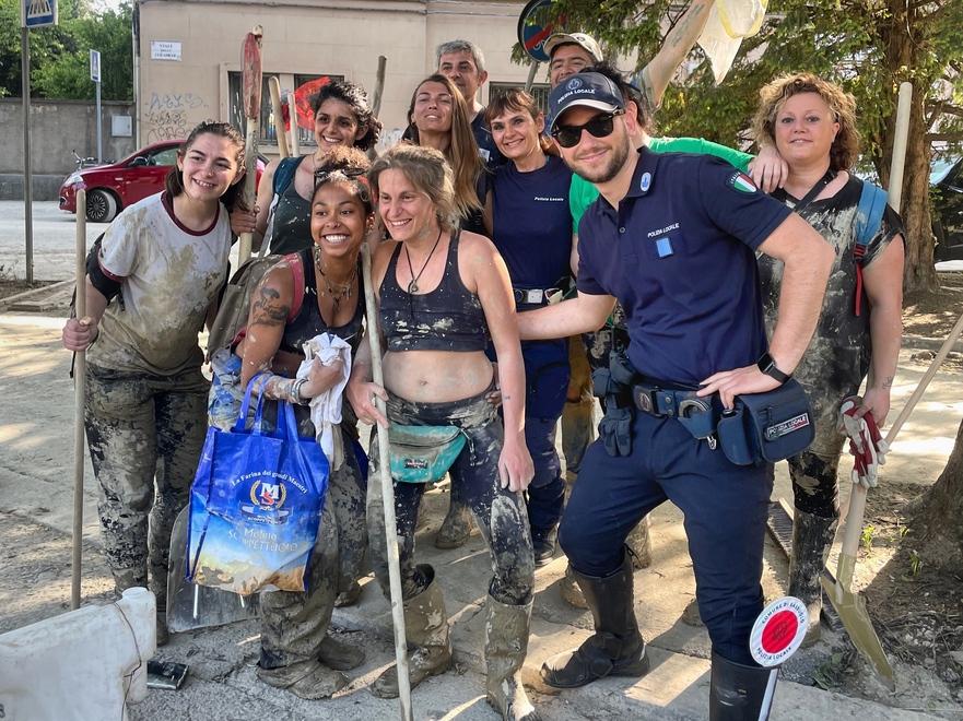 Pietro, un agente tra gli alluvionati: «Vi ho nel cuore» 