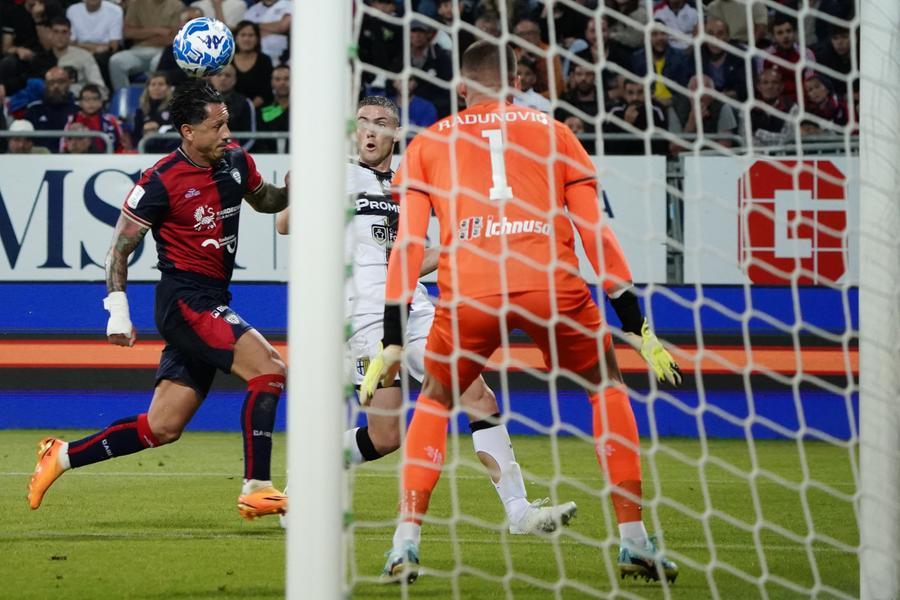 Cagliari dallo 0-2 al 3-2: vittoria sul Parma da batticuore