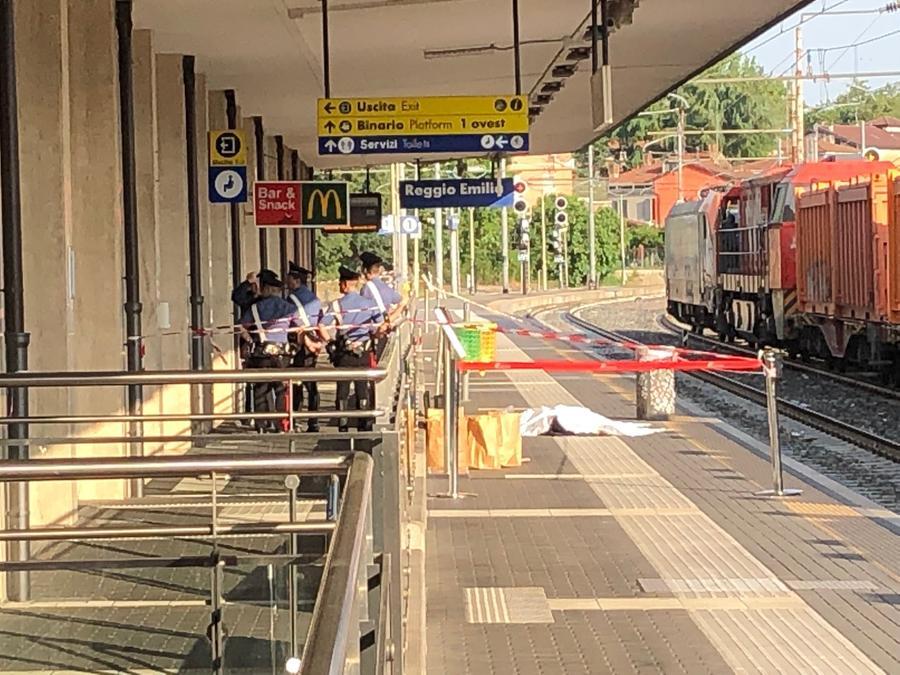 Omicidio in stazione a Reggio Emilia, morto un ragazzo di 18 anni