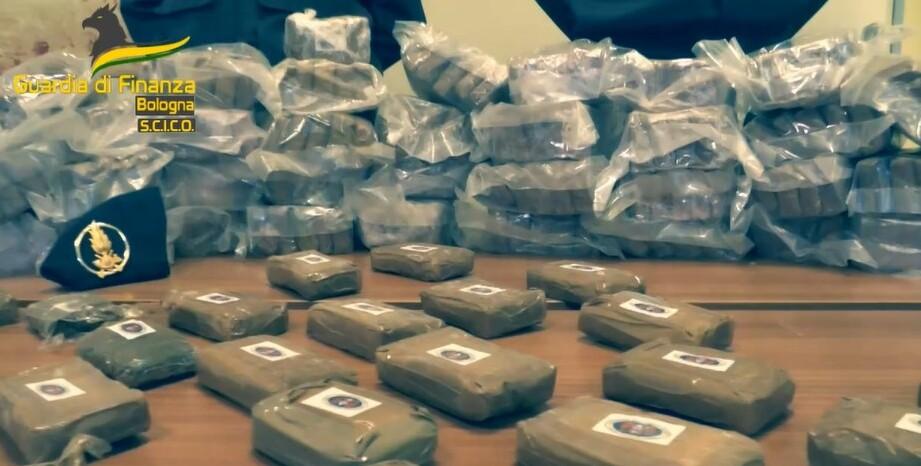 Tutta la droga della ’ndrangheta: quindici arresti nel Reggiano