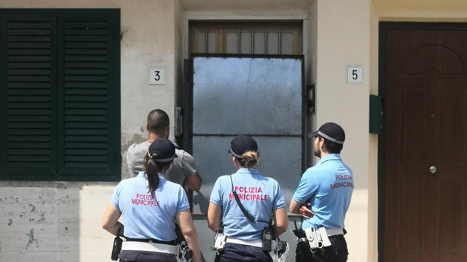 Livorno, alle Sorgenti è cominciata la lotta alle occupazioni abusive