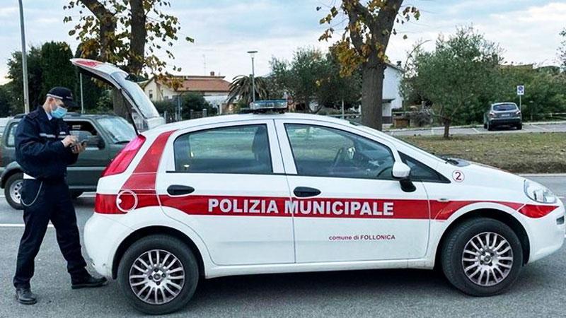 Grosseto, al volante con il telefonino: in cinque mesi record di multe, sono il doppio di tutto l’anno scorso