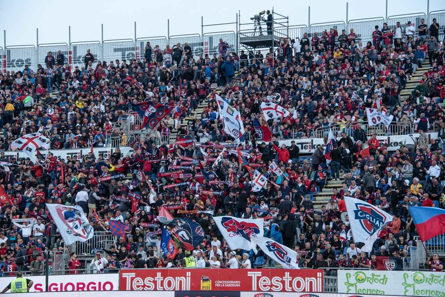 Il grande rito dei play off: tutta l'isola tifa per Cagliari e Dinamo