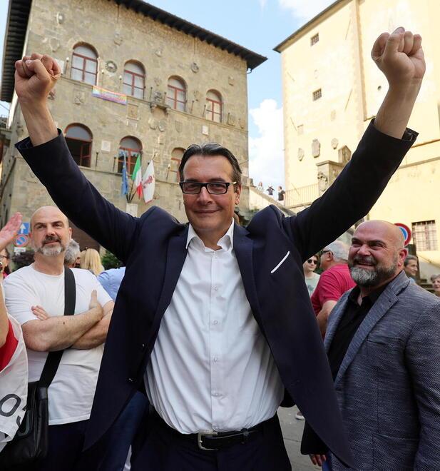 Pescia, il sindaco si insedia a Palazzo del Vicario: «Non sarò un uomo solo al comando»