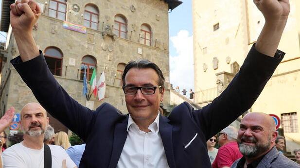 Pescia, il sindaco si insedia a Palazzo del Vicario: «Non sarò un uomo solo al comando»