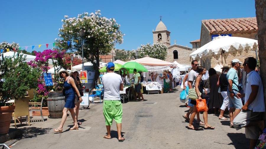 San Pantaleo perde il mercatino degli artisti, il Comune lo trasferisce a Olbia in viale Aldo Moro