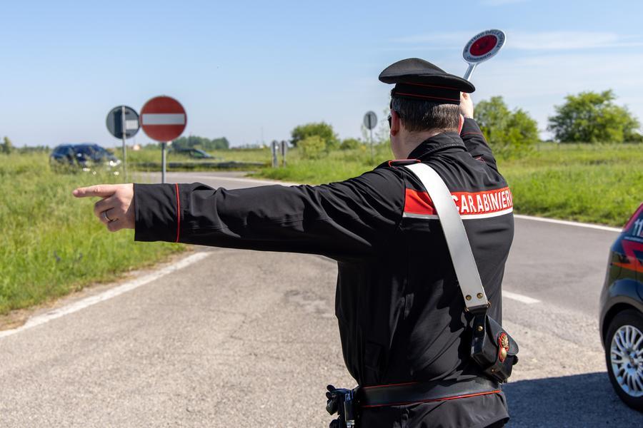 Migliarino, senza documenti e con un coltello: arrestato