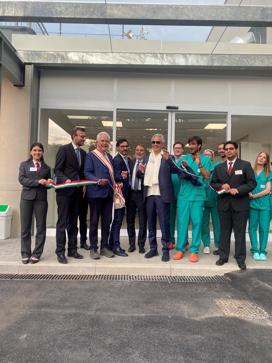 Massa, Bocelli inaugura il nuovo blocco operatorio dell’Ospedale del cuore – Video